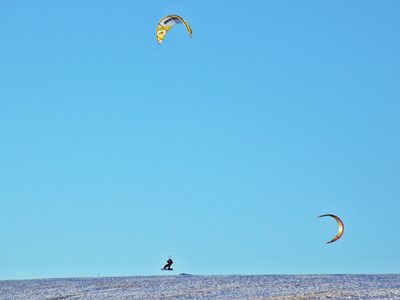 Snowkiter beim Luftsprung auf der Wasserkuppe