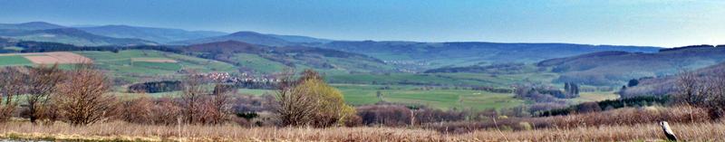Blick von der Abtsrodaer Kuppe, einem Nebengipfel der Wasserkuppe ber die Berge der thringischen Rhn