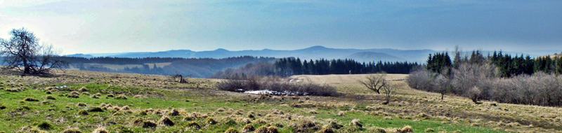Blick von der Wasserkuppe auf die Berge der Rhn rund um Kreuzberg, Dammersfeld, Eubeberg, Groe Nalle & Co